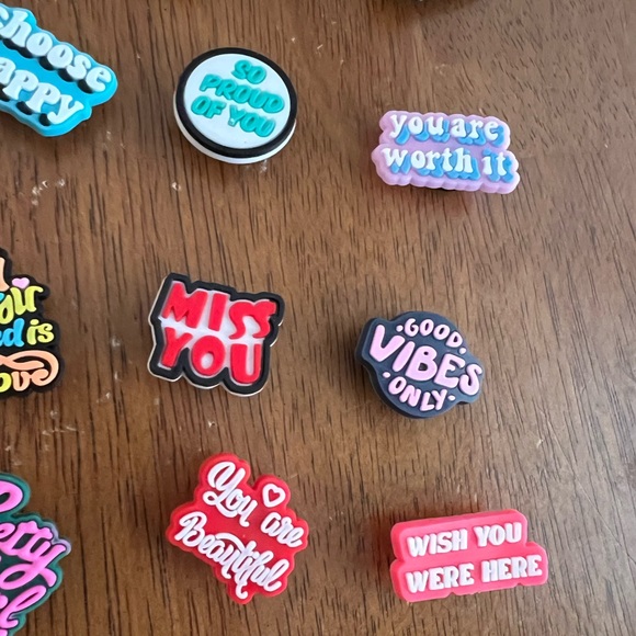 NEW Bundle 20 Piece Encouraging Words Themed Crocs Shoe Charms - Picture 8 of 8